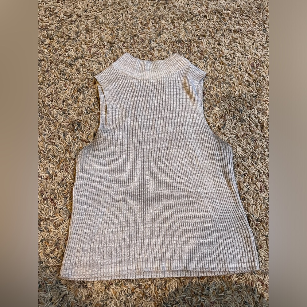 ALYA TURTLENECK SLEEVELESS TOP
